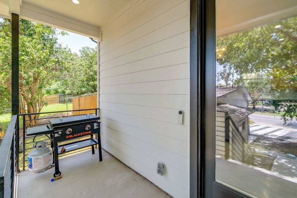 Near Restaurants & Parks: Home 3 Mi to Dtwn Austin