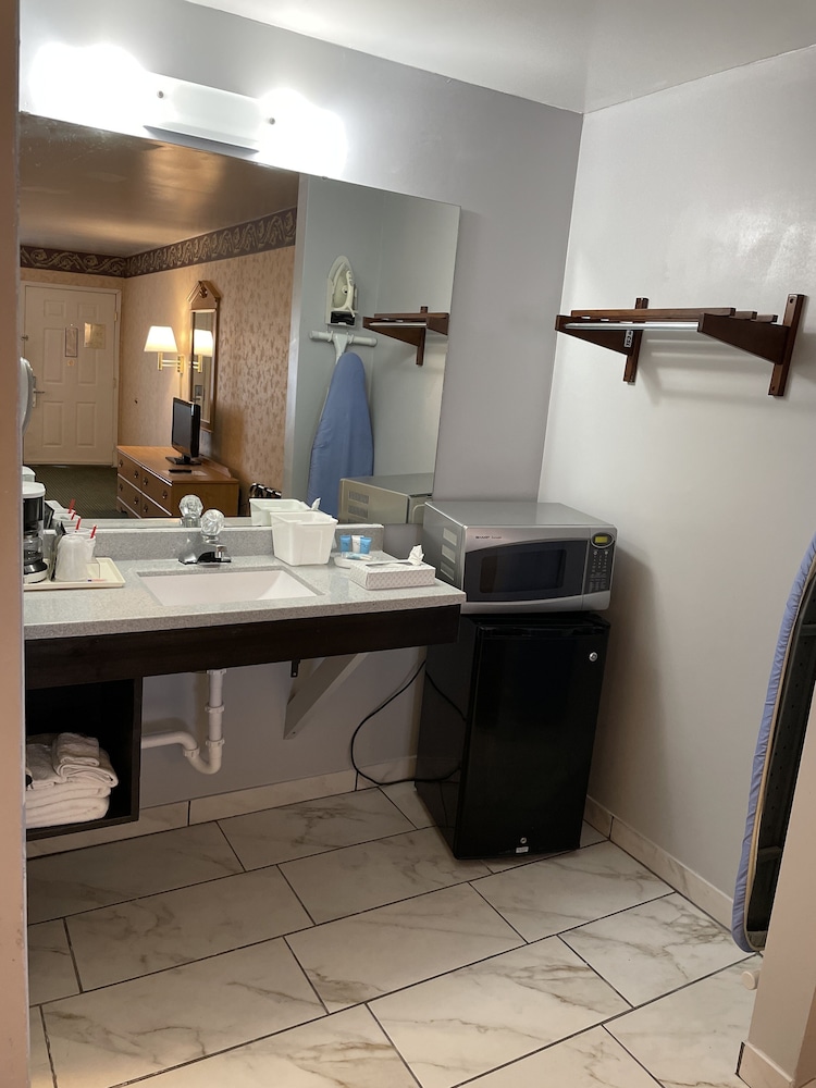 Capital O First Heritage Inn Rantoul IL I 57 view 5