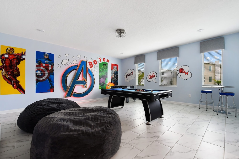 Home 9 Bed Themed Rooms Pool Storey Lake