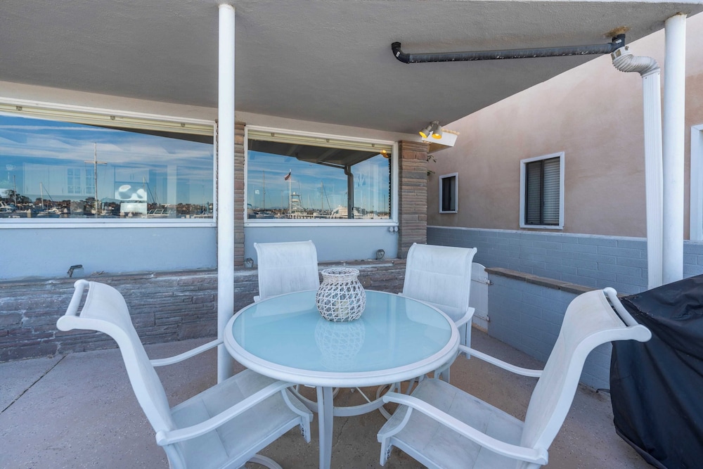 Coastal Bayside Condo Walkable to Sand & Surf
