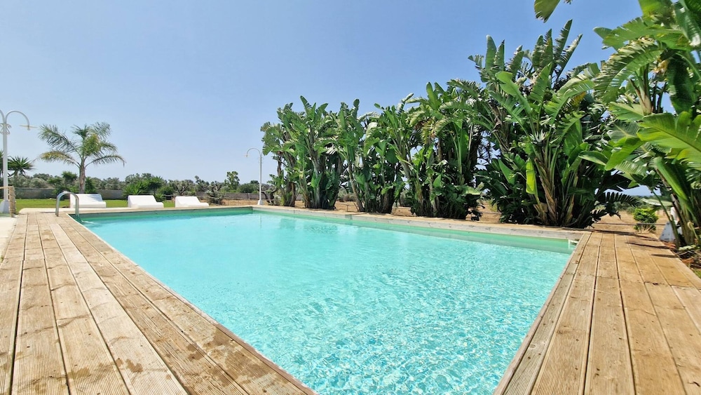 Villa With Swimming Pool Sleeps 8 Three Bedrooms