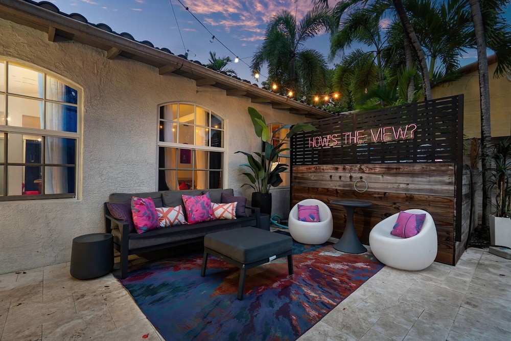 Luxe 5BR 4BA Heated Pool 10 Min to Beach BBQ