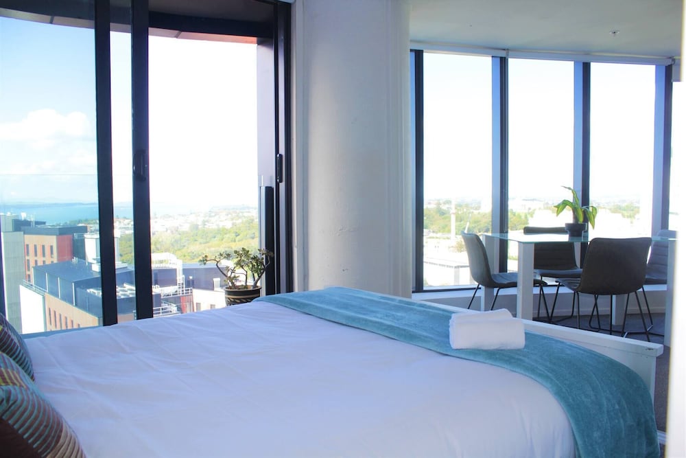 Sunny, Spacious And Magnificent Sea Views! view 5