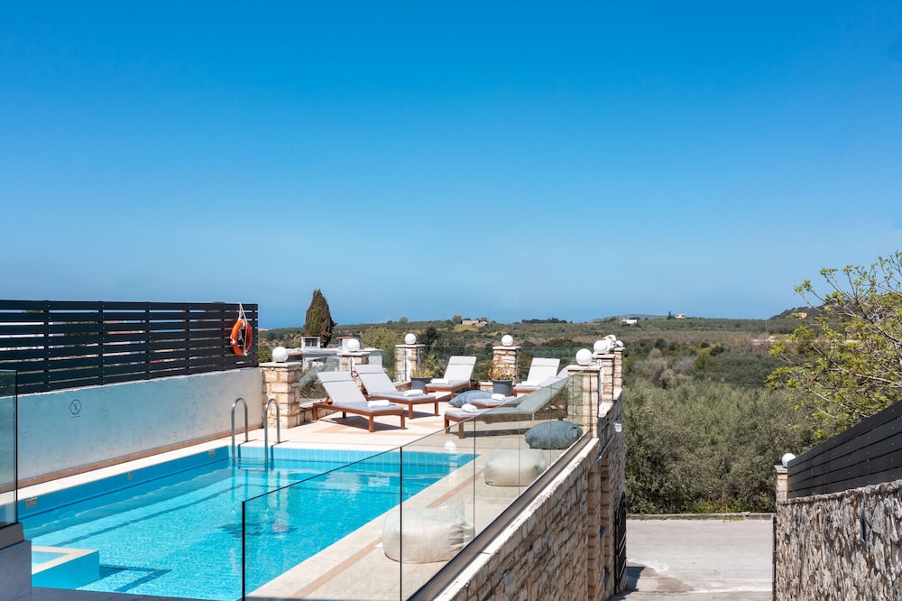 Alexandros Villa