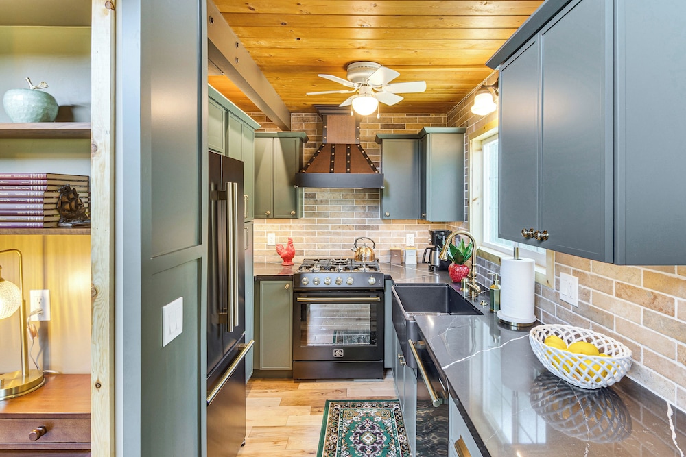 The Storybook Cottage: Every Stay Tells a Story!