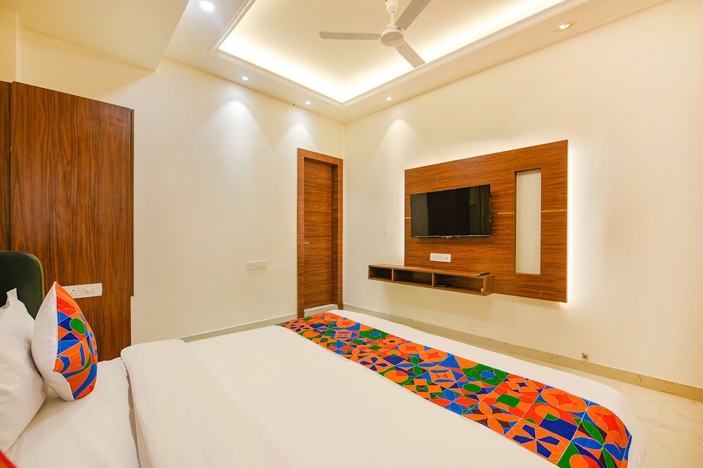 Fabhotel K9 Royal