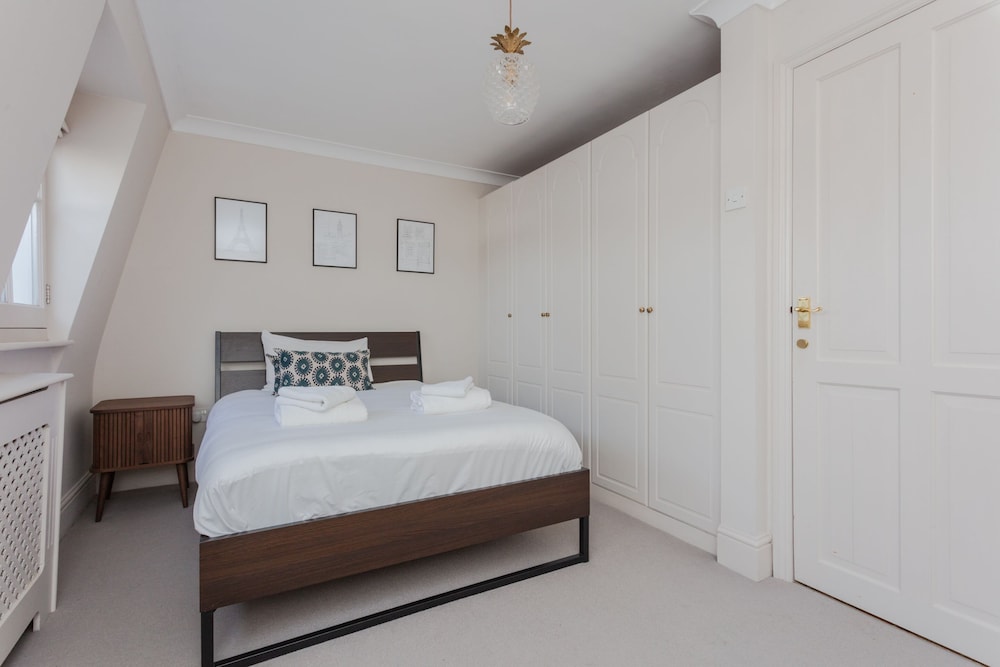 Newly Refurbished 4 Bedroom House in East London