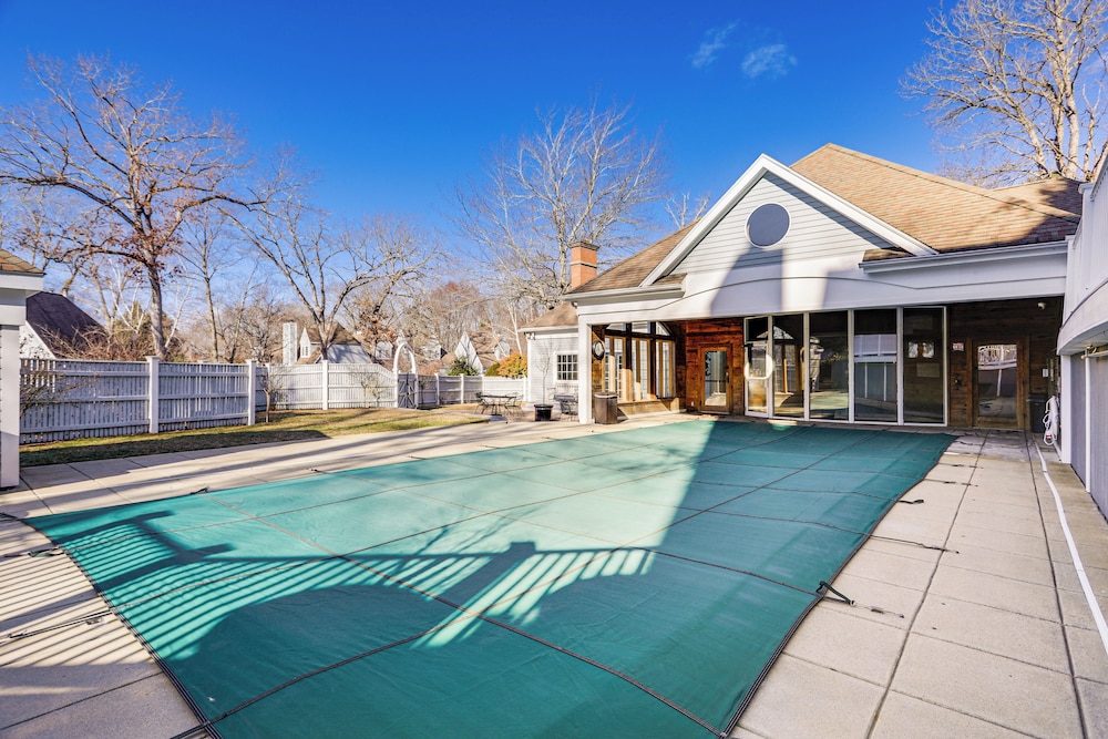 1 Mi to Mohegan Sun: Studio w/ Golf Course Views