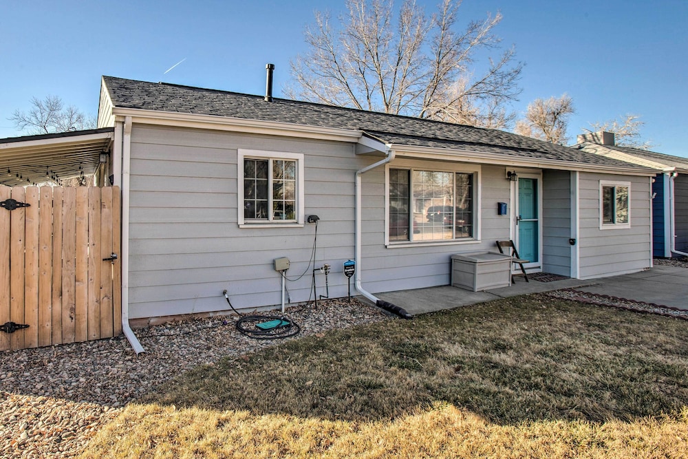 Centrally Located Aurora Home w/ Covered Patio view 3