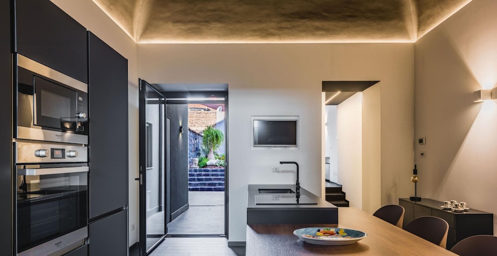 Leone Apartment With Garden by Wonderful Italy