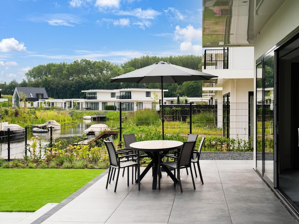 Cosy Villa in Zeewolde With Garden view 3