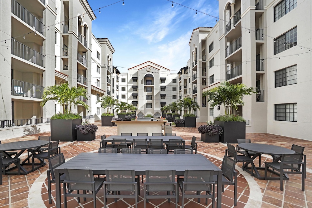 Dharma Home Suites Coral Gables at Gables Grand Plaza, 写真 36