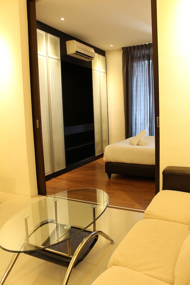 Peaceful Service Suites at Taragon Puteri Bintang photo 4