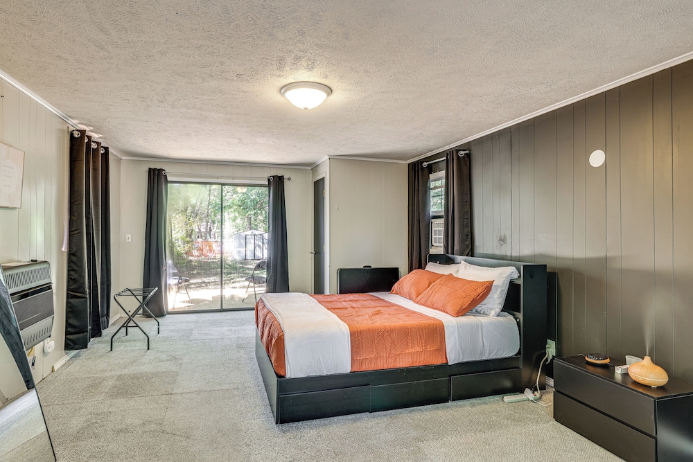 Tranquil Home in Dtwn Baldwin: Fish, Hike & Golf!