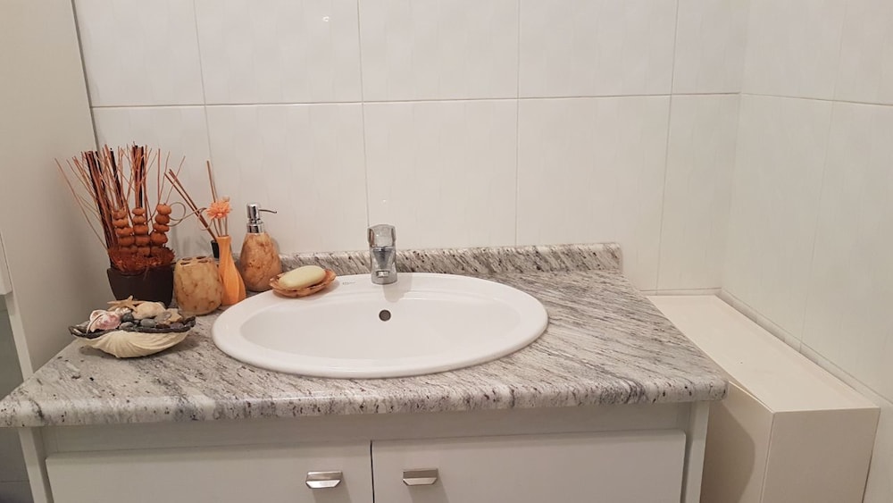 1 New Bedroom Apartment on Airport Road