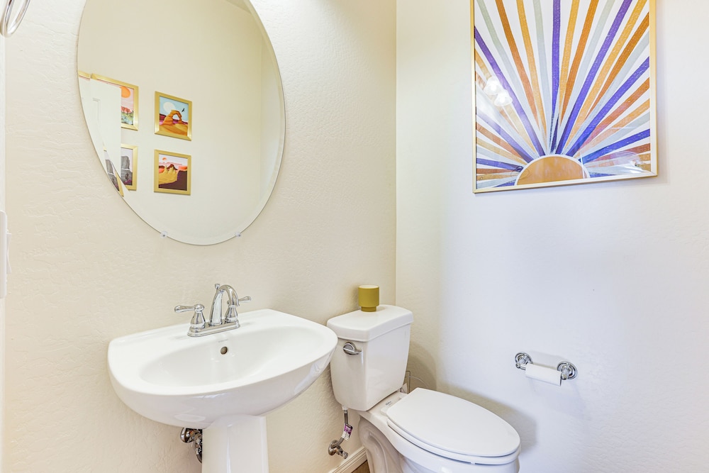 Outdoor Oasis in Goodyear: Stay & Play!