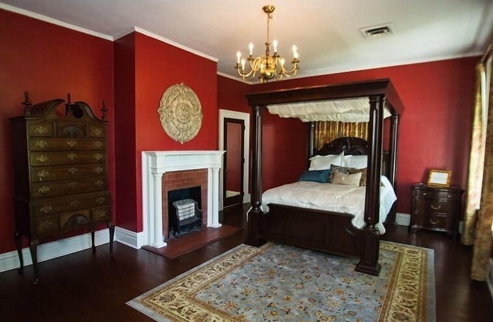 Huffman Manor Inn view 3