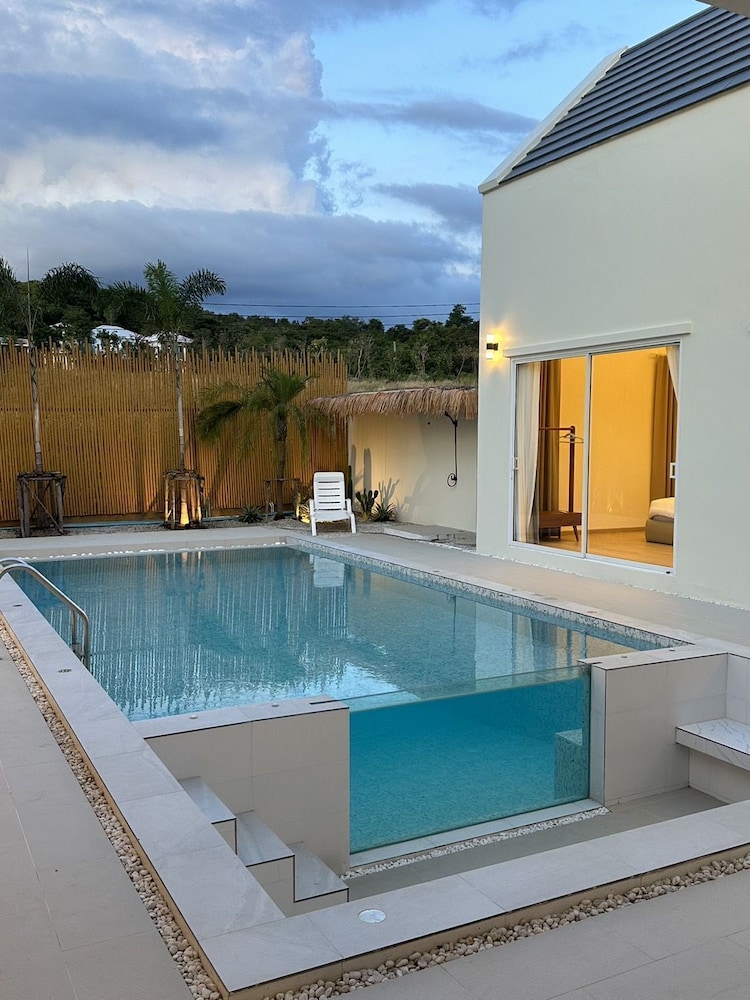 Meefan private pool villa view 5
