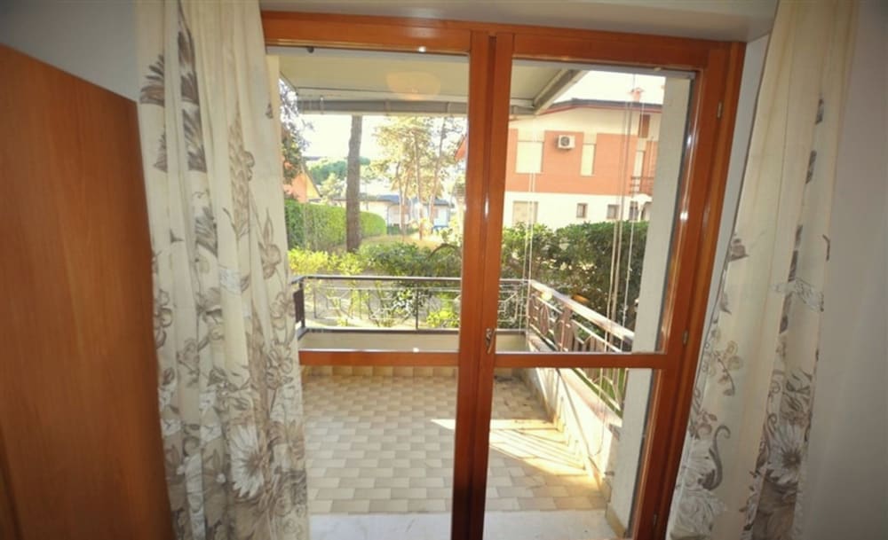 Nice Flat for for 4 Guests in a Residence With Common Pool in Lignanoriviera