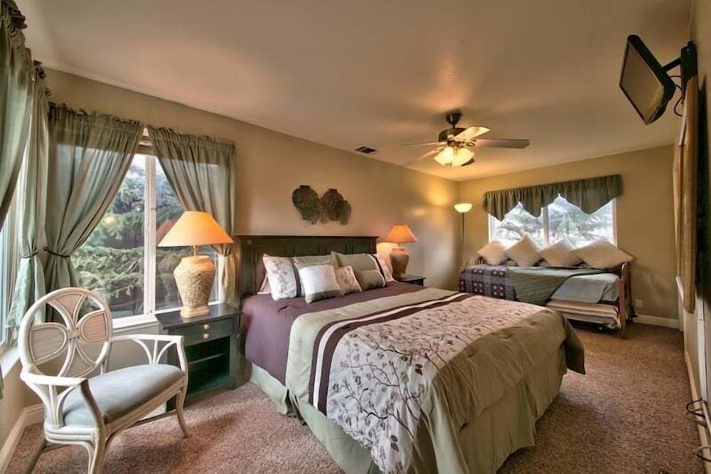1673 Venice Drive 4 Bedroom Home