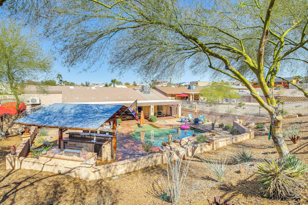 2 Mi to Lake Havasu: Poolside Paradise!