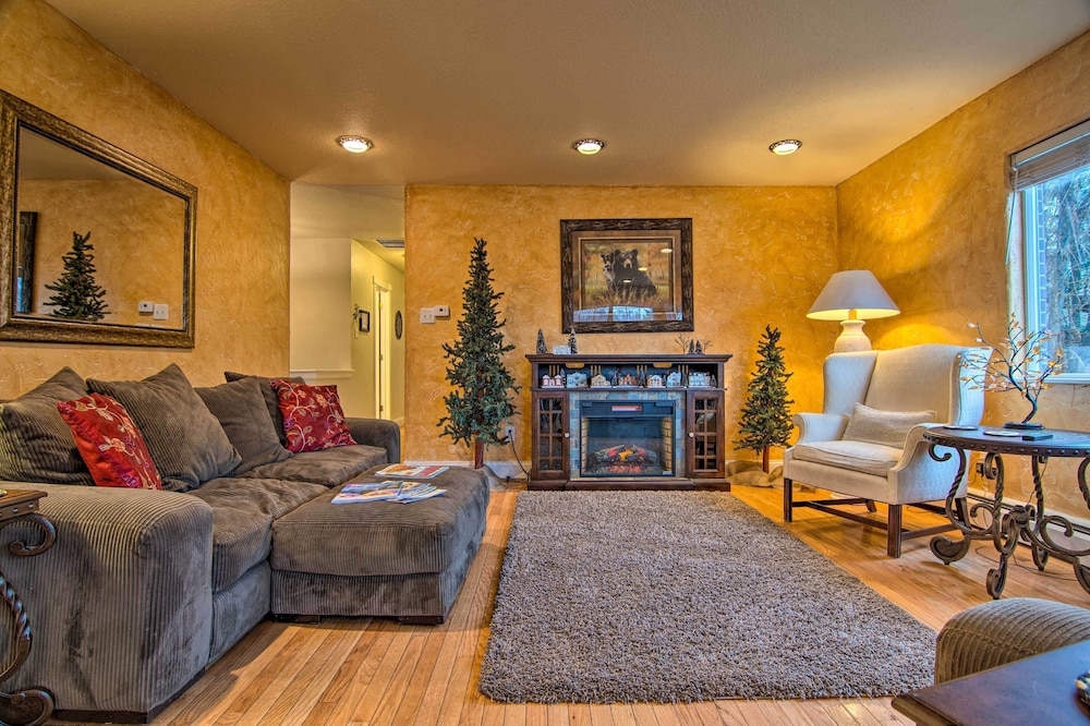 Modern Creekside Home: 9 Mi to Downtown Denver - Property Image 15