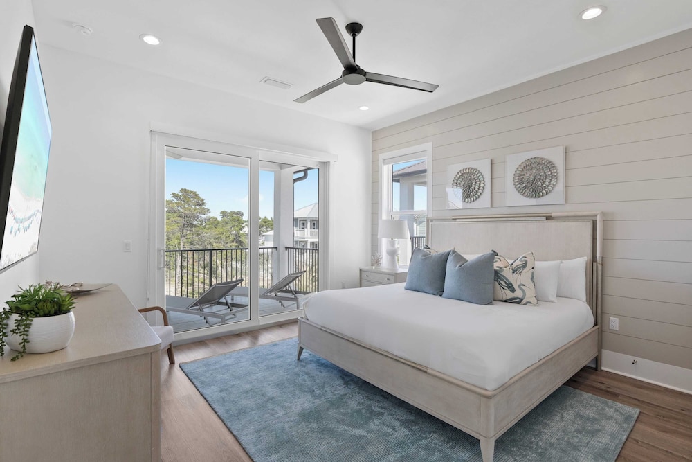 30A Salt & Solace Pool, Golf Cart, Hot Tub + Outdoor Kitchen