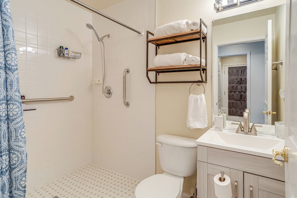 5 Mi to Cherry Creek State Park: Cozy Family Home!