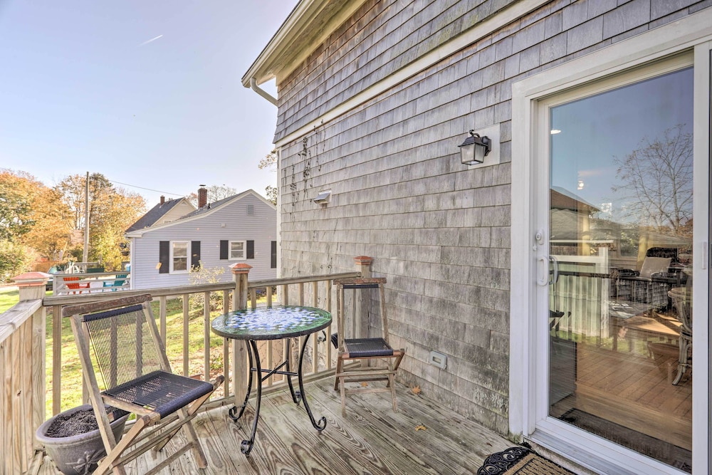 Cozy Historic Wakefield Home Close to Beaches - Property Image 10