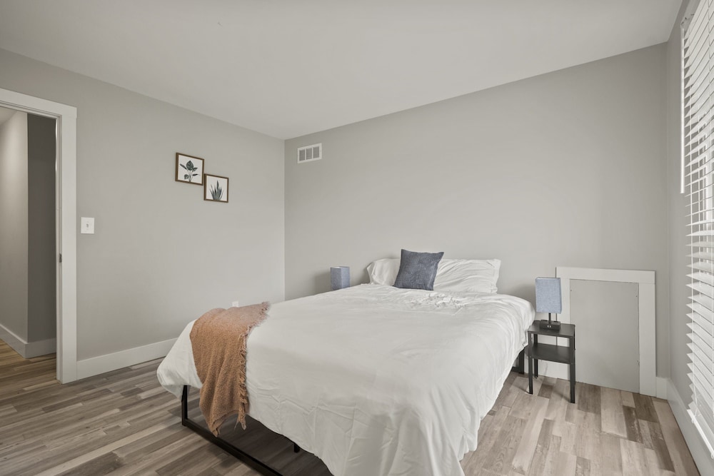 2BR Stay Close to Downtown