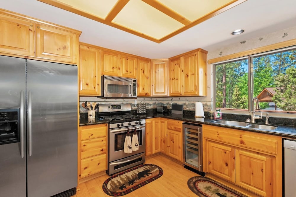 Teakwood Cozy Wood Cabin with Fireplace