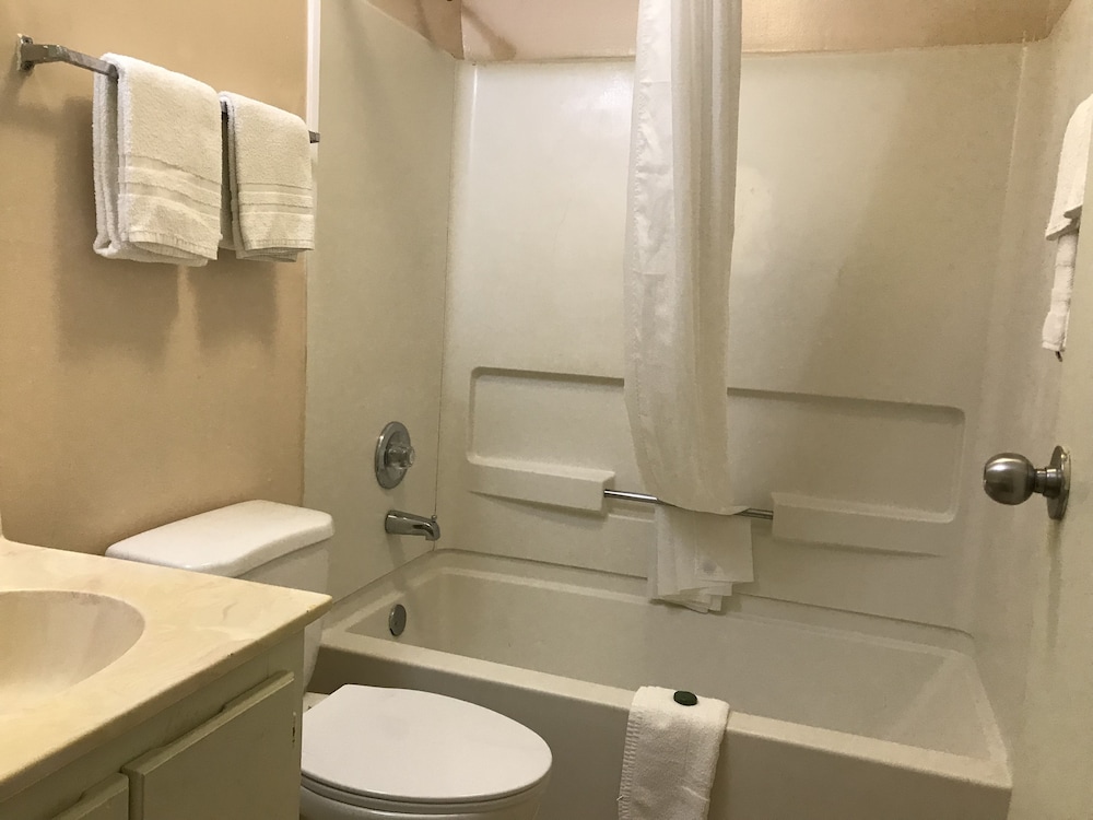 Guest Cottage & Suites By OYO Brunswick/Golden Isles