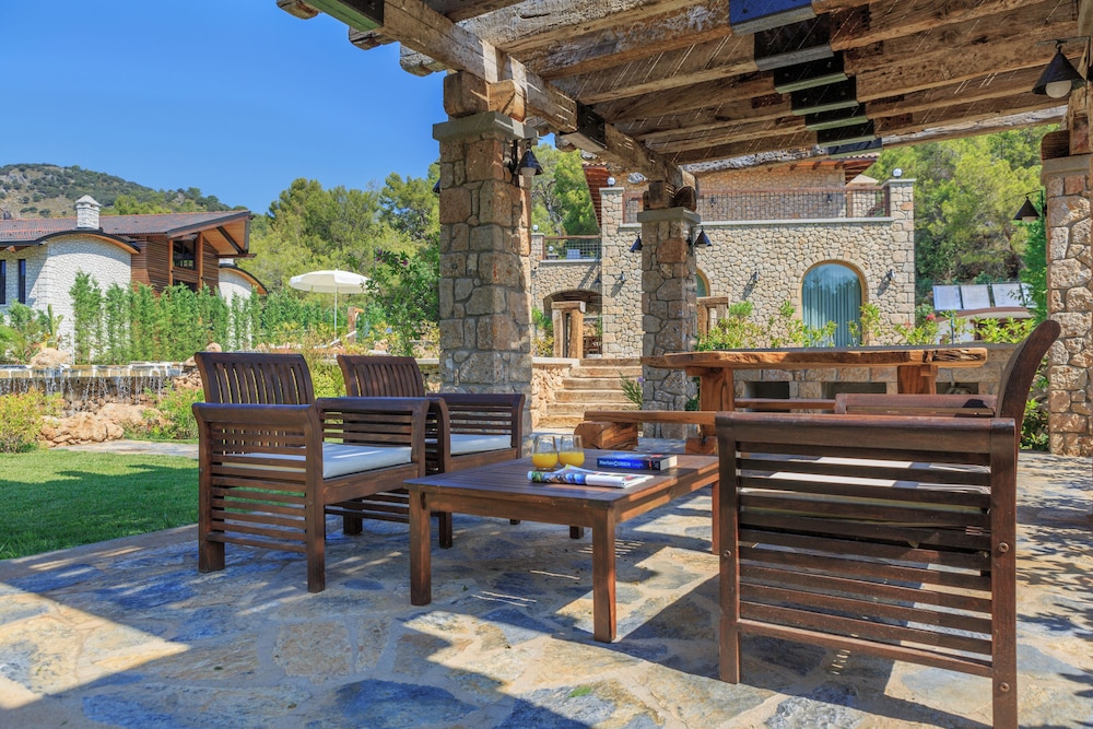 Private Island-Style Ultra Luxury Villa Estate
