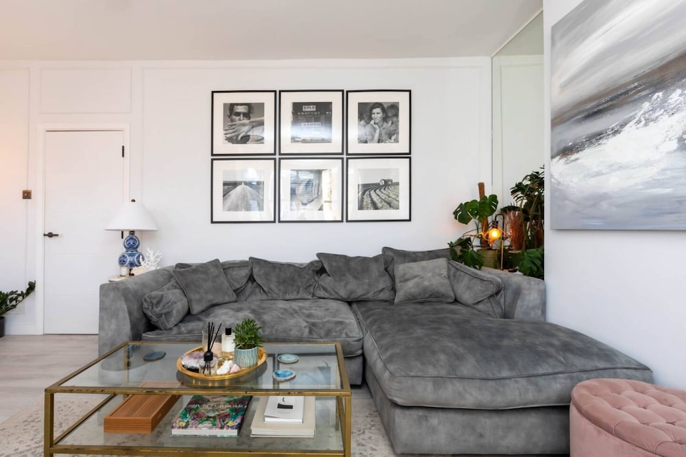 Beautiful, Light and Spacious 2 Bedroom Flat in Clapham
