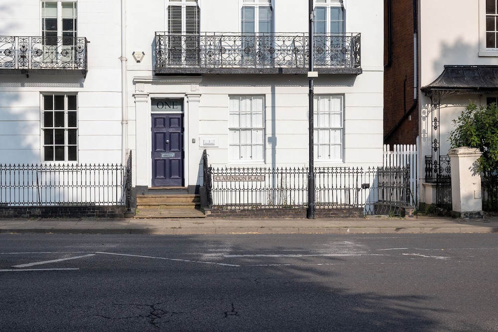 Elegant Townhouse&Basement in Leamington