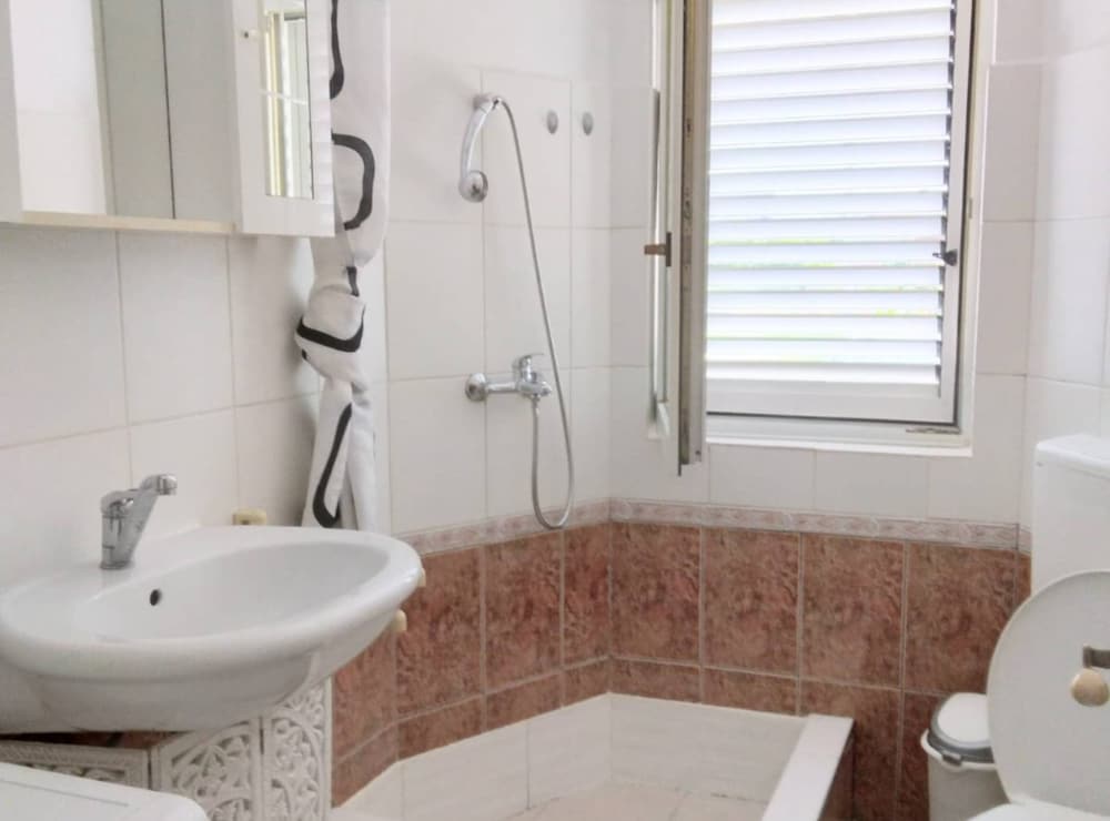 Trogir Downtown Apartments With Private Parking