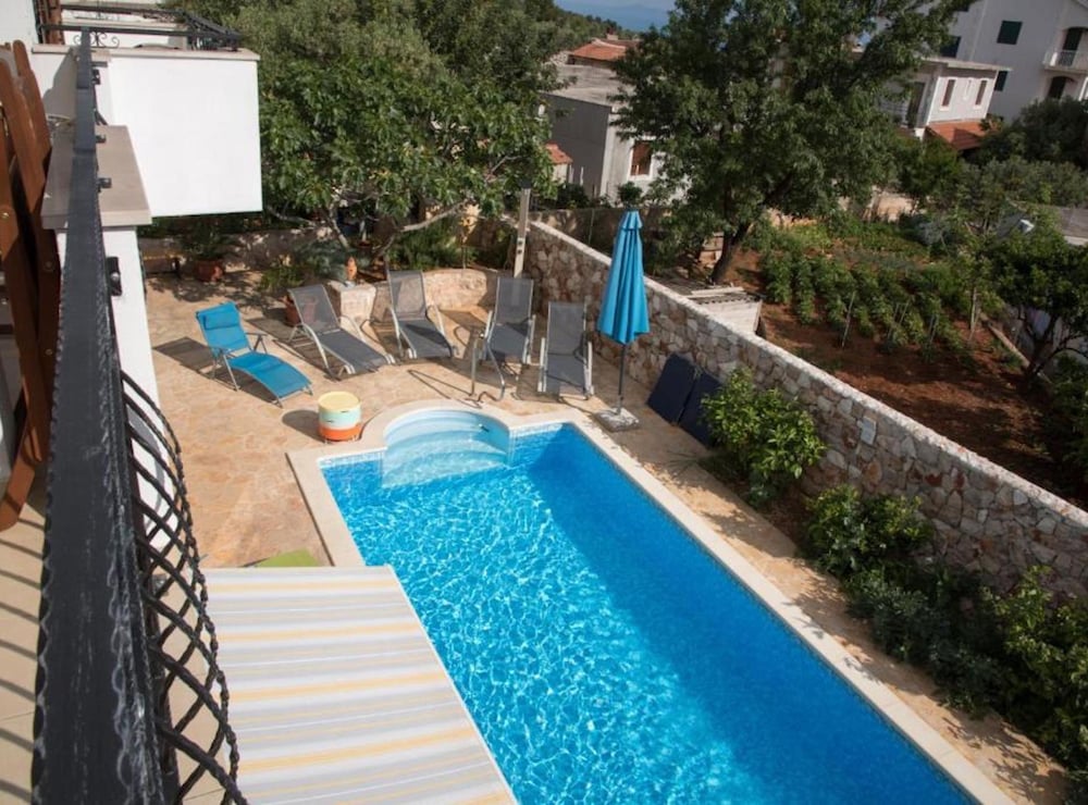 Spacious and Tranquil Apartments With Shared Pool