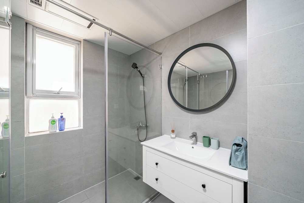Tyms Bright 2BR 1BA Apt Xuhui Center