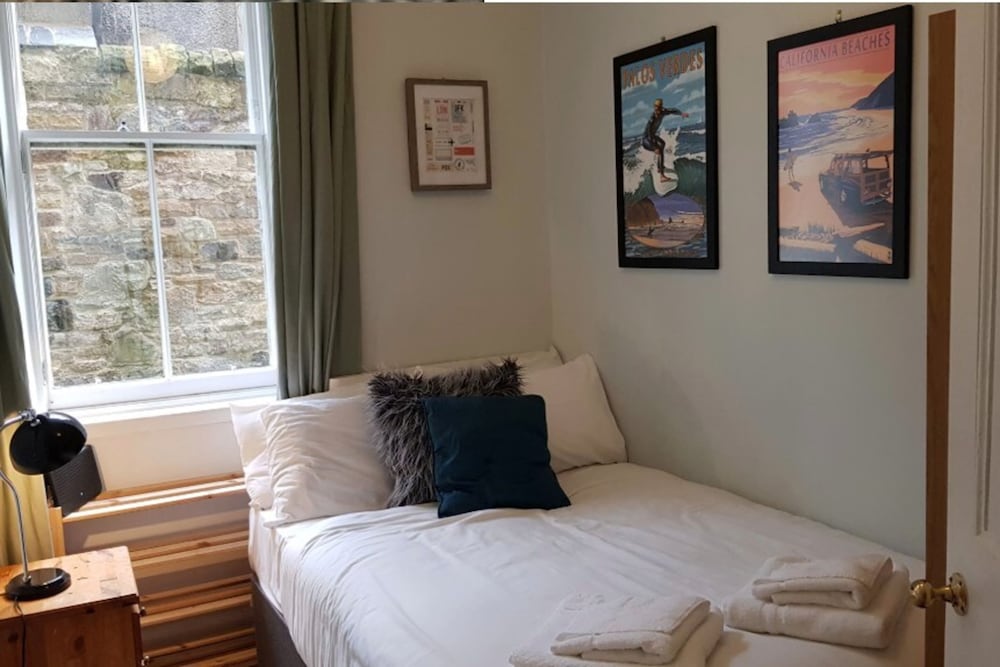 Central 3 Bedroom Next to Leafy Meadows view 3