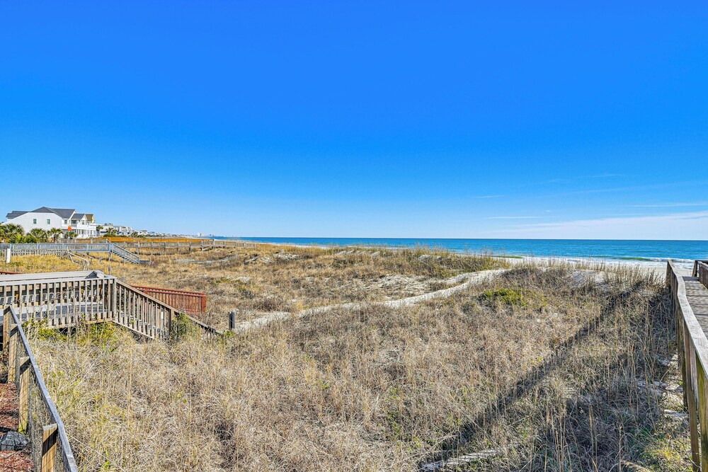 Waterfront Gem w/ Balcony in Garden City