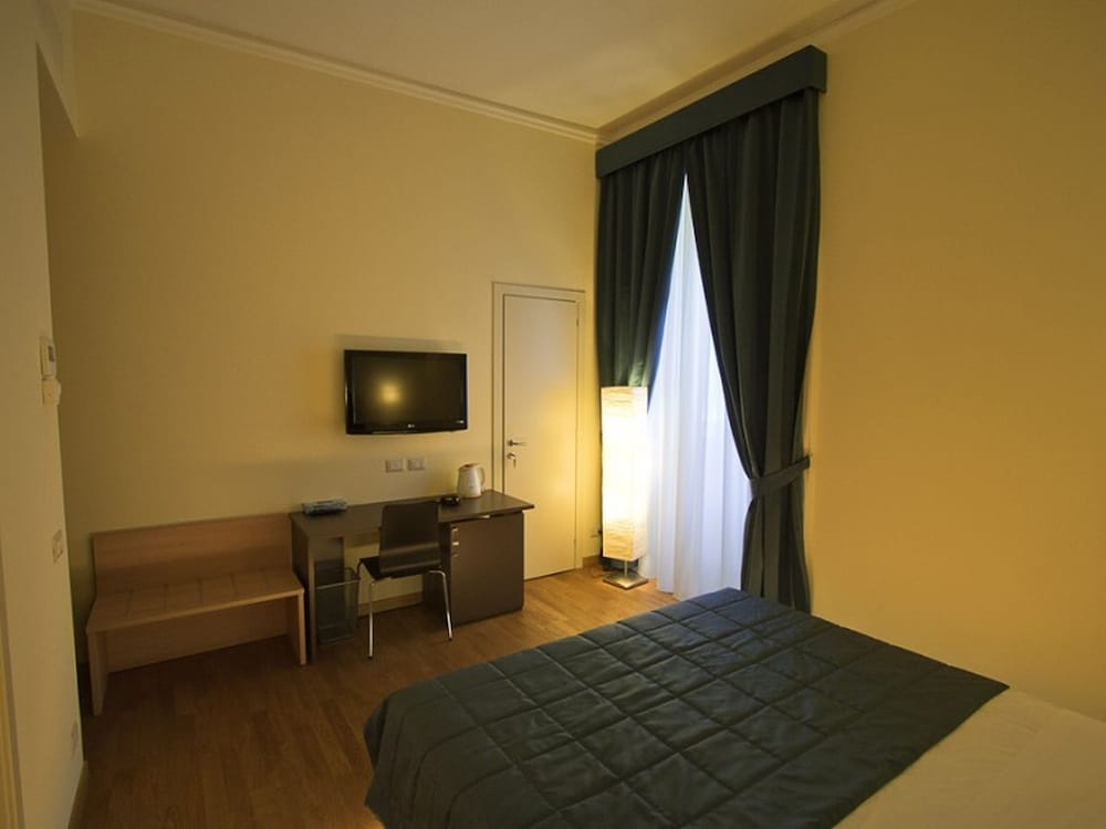 Rome Armony Suites - Deluxe Room