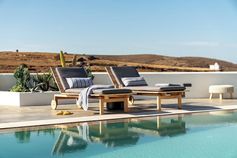 Chora Kythnos Suites