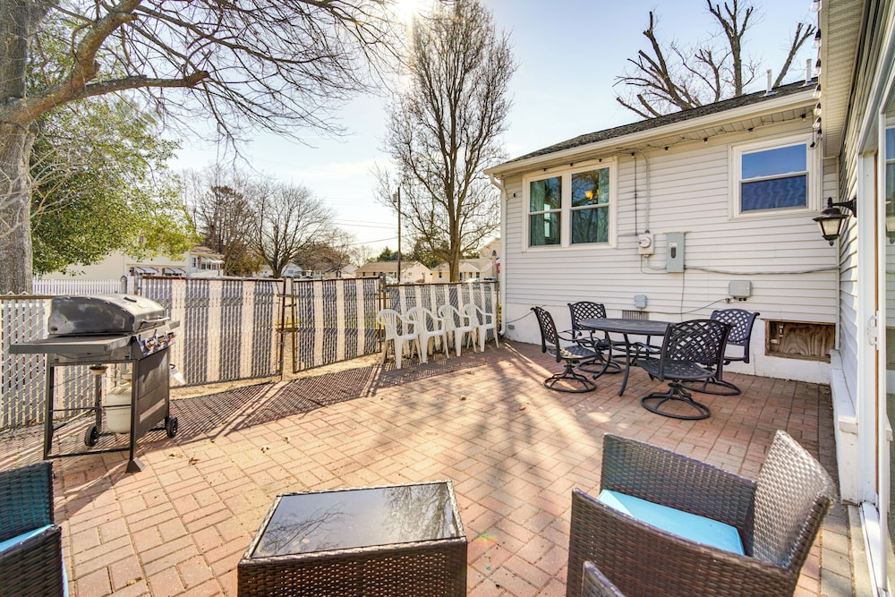 8 Blocks to Beach: Bbq-ready North Cape May Home!