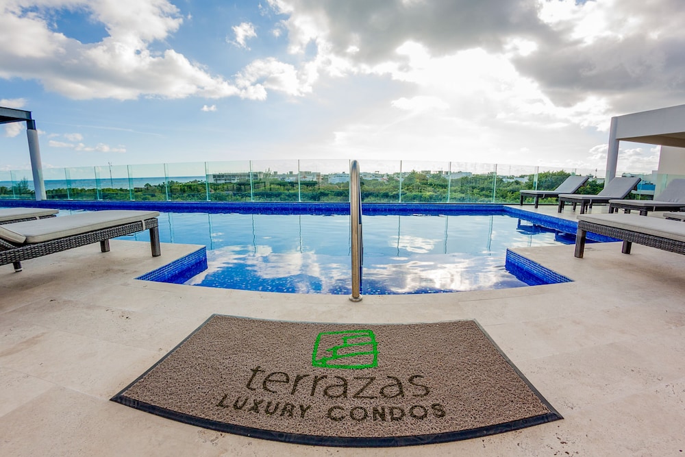 Superb 2BR condo walking distance to everywhere by Happy Address