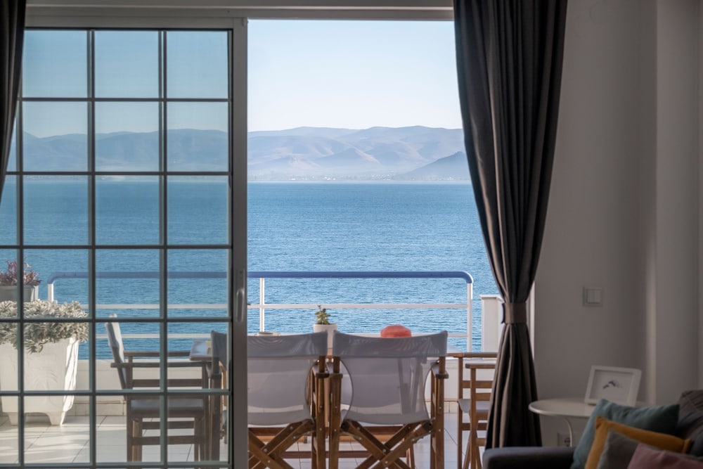 Meli Apartments & Villas