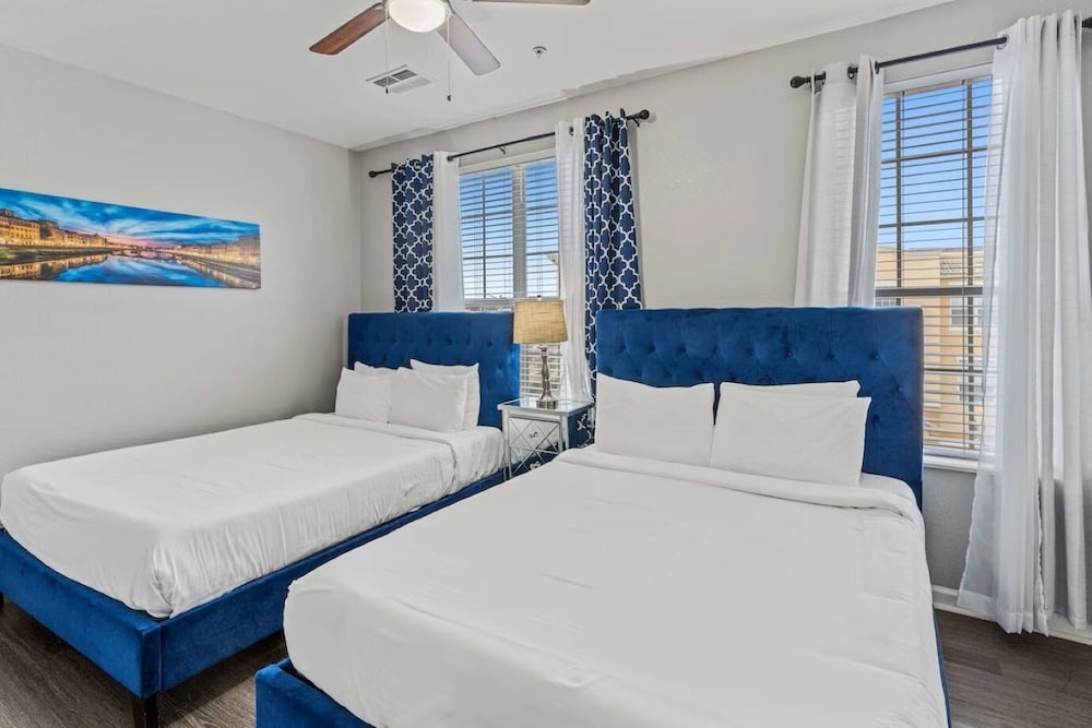 Vista Cay Swanky