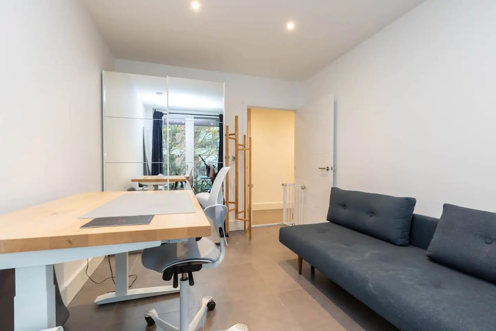 Modern Family Friendly 2 Bedroom Flat in Hackney Wick