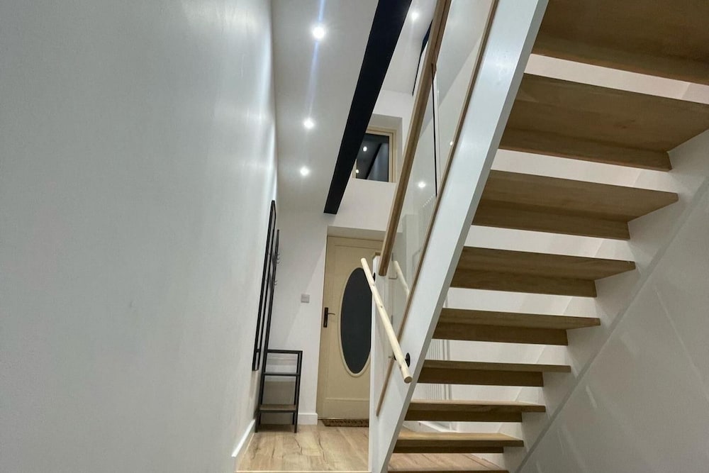 1 Bed-sleeps 3-patio-2 min to Beach