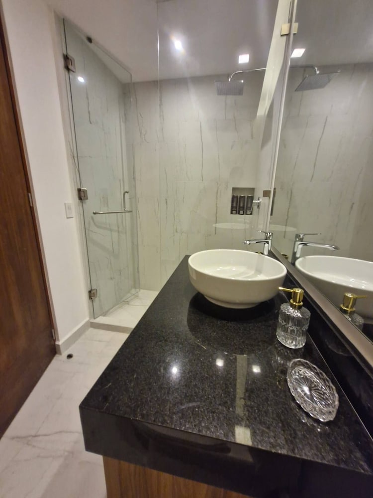 Super Cute Flat on 5th Ave in PdC Steps From Beach