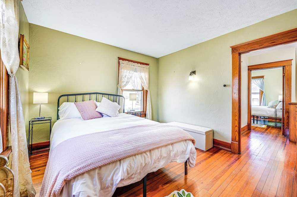 Dog-friendly Atlantic Farmhouse w/ Spacious Yard!